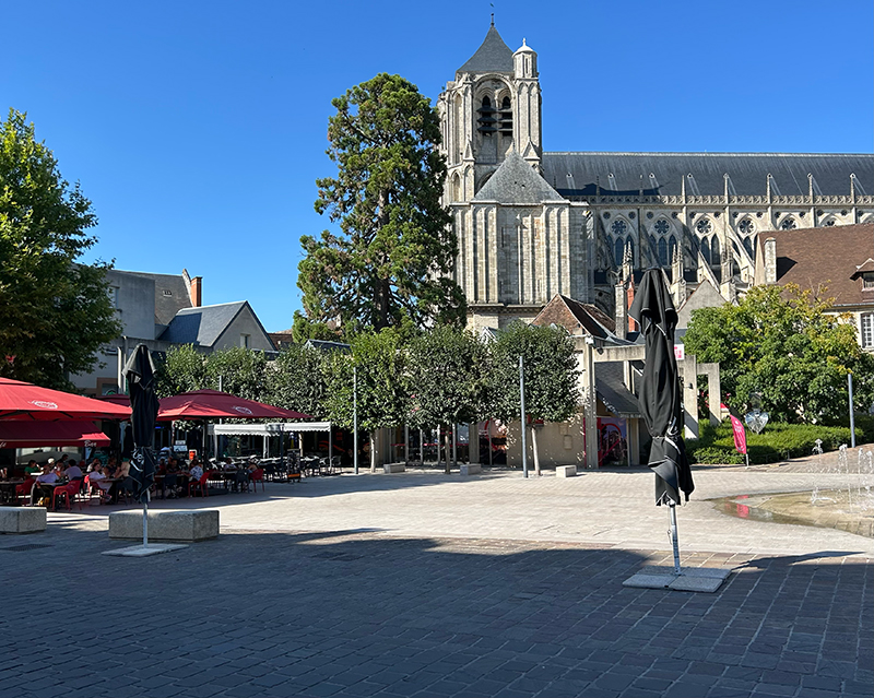emplacement-restaurant-cathedrale-bourges
